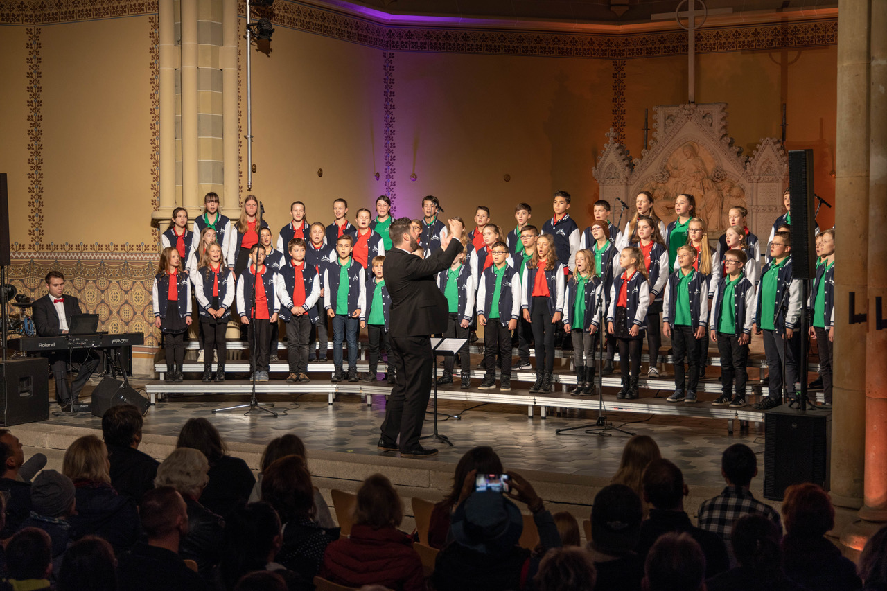 9E029670 AF81 4944 BEF3 913CAA15FD78