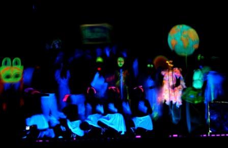 Schwarzes Licht und grelle Farben