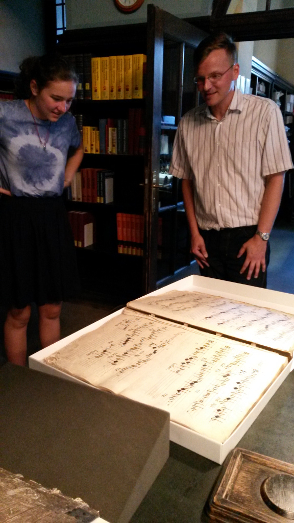 Besuch in der Ratsschulbibliothek der Leistungskurse Musik Klasse 11