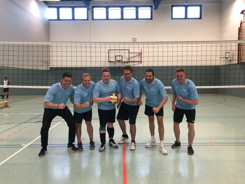 Lehrermannschaft steigt ein und auch auf